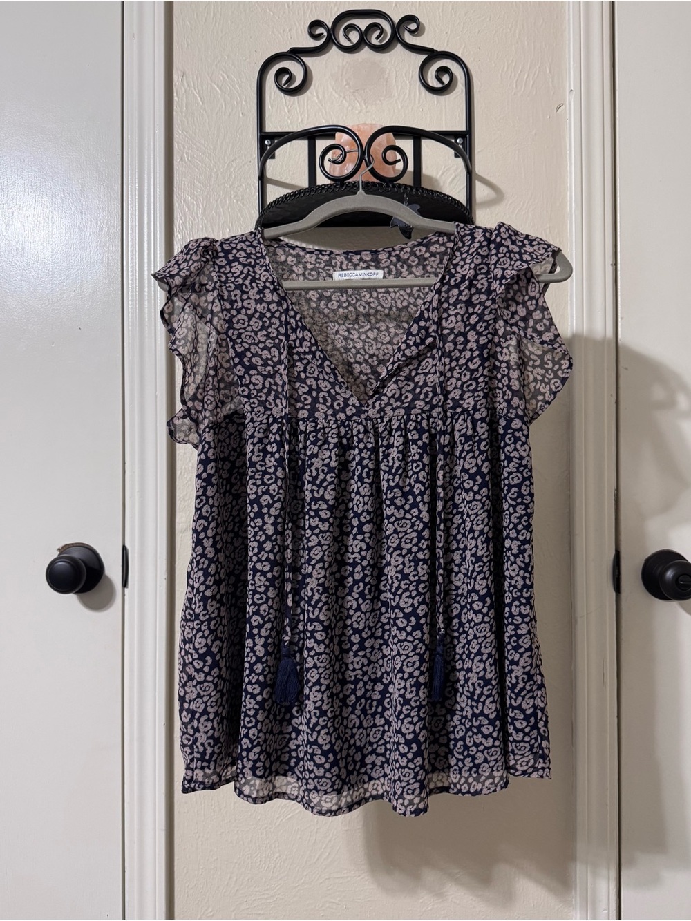 Rebecca Minkoff Size S Navy Floral V-Neck Flutter Sleeve Blouse